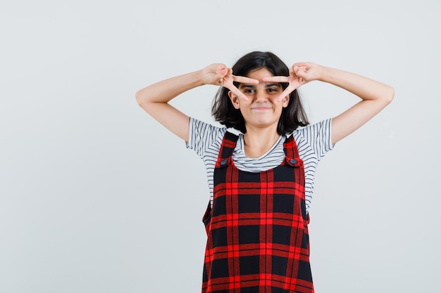 Niña preadolescente en camiseta