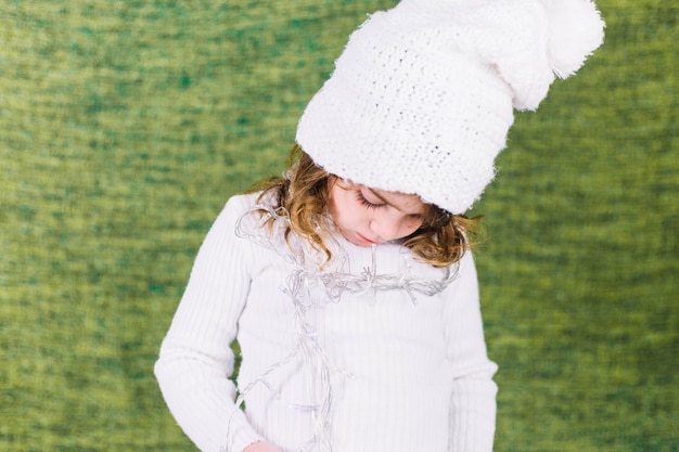 Foto gratuita niña en ropa de invierno