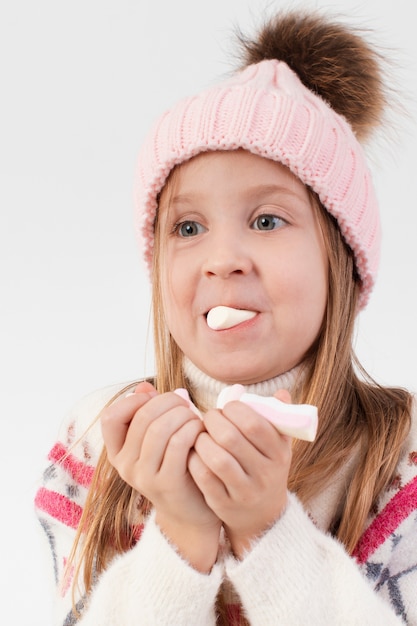 Niña rubia chicle