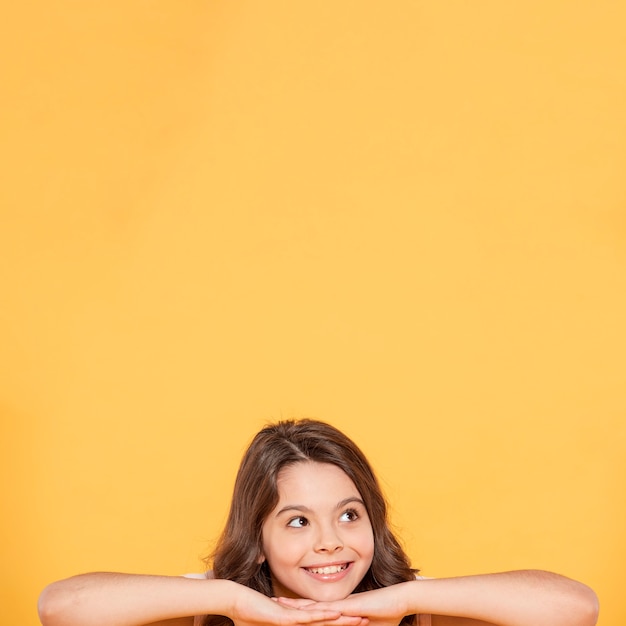 Niña sonriente retrato