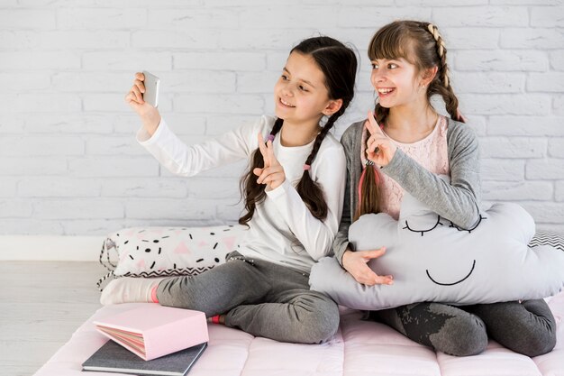 Niñas haciendo un selfie