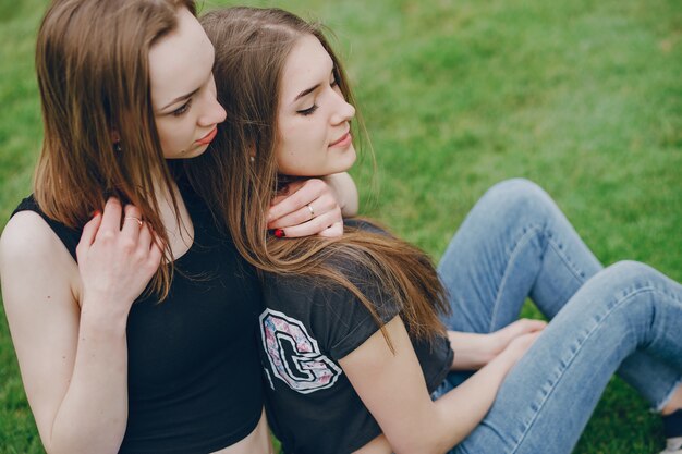 niñas en el parque