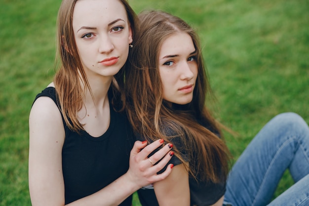 niñas en el parque