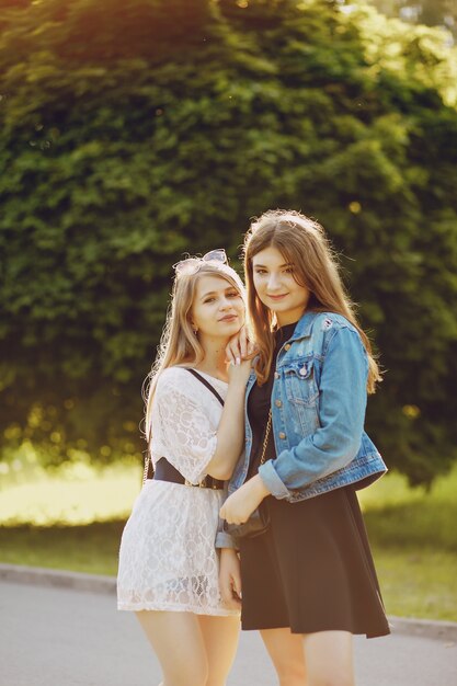 niñas en el parque