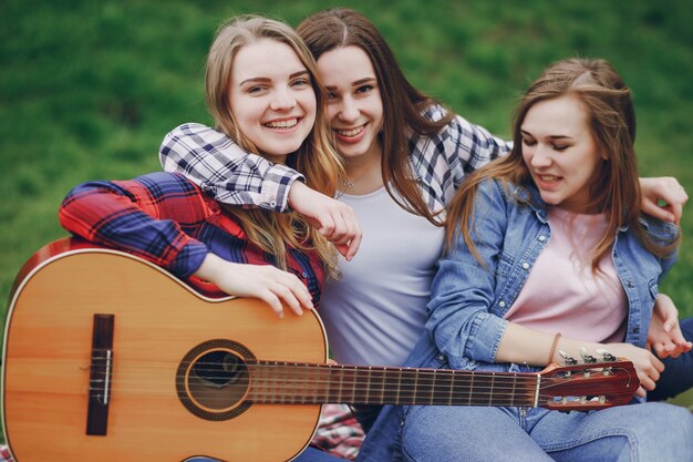 Niñas en un picnic