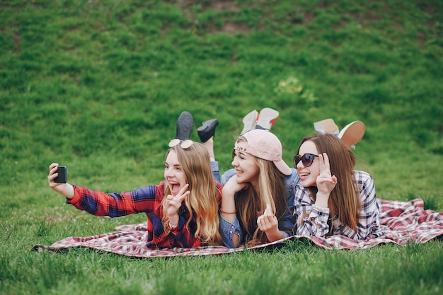 Niñas en un picnic