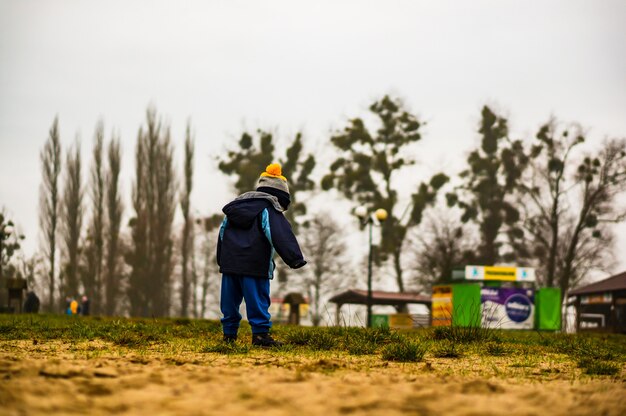 Niño en la arena