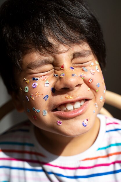 Niño buscando su género de autoidentificación