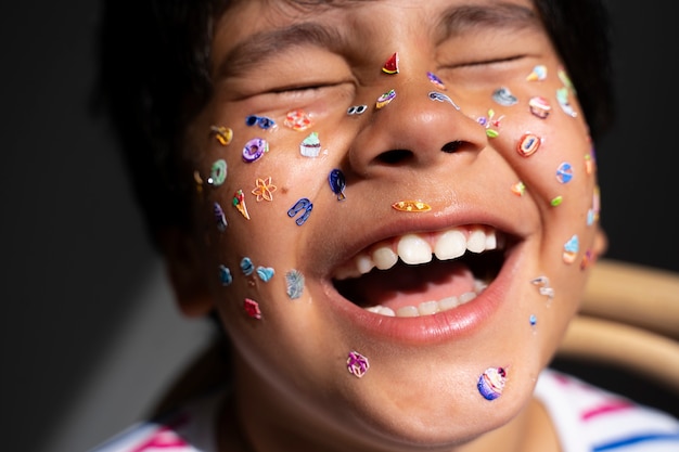 Niño buscando su género de autoidentificación