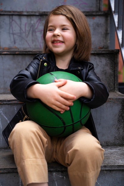 Niño buscando su género de autoidentificación