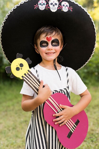 Niño con disfraz de halloween