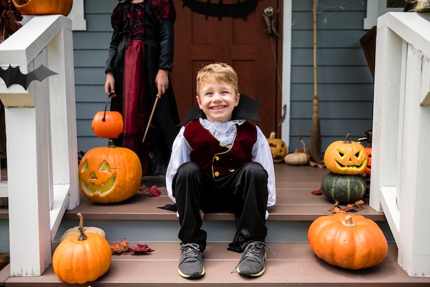 Niño en un disfraz de halloween