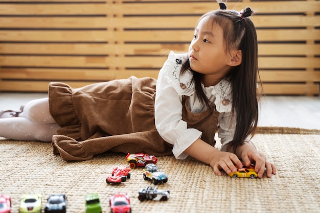 Niño divirtiéndose durante el tiempo de juego