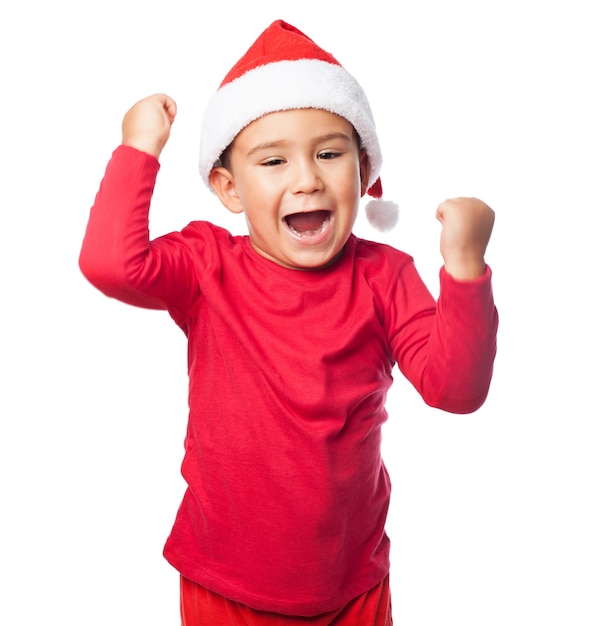 Foto gratuita niño exitoso con gorro de santa claus