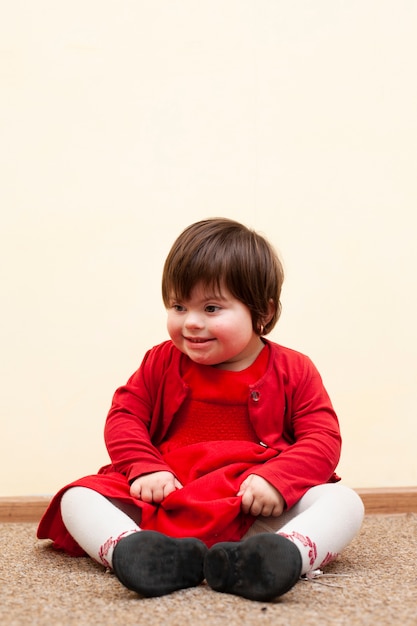 Niño feliz con síndrome de down