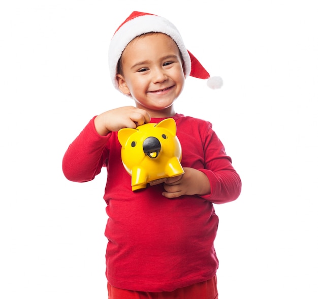 Niño feliz con su hucha