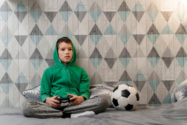 Niño jugando en su habitación