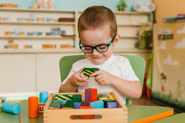 Niño jugando