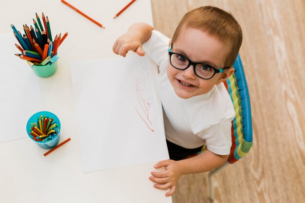 Niño jugando