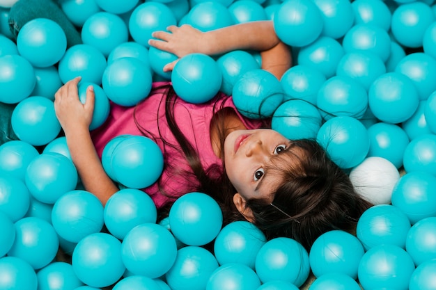 Niño jugando