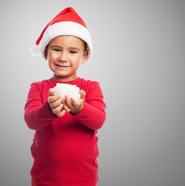 Niño con nieve