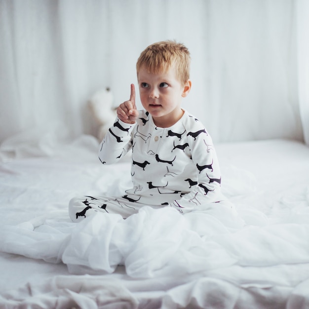 Niño en pijama
