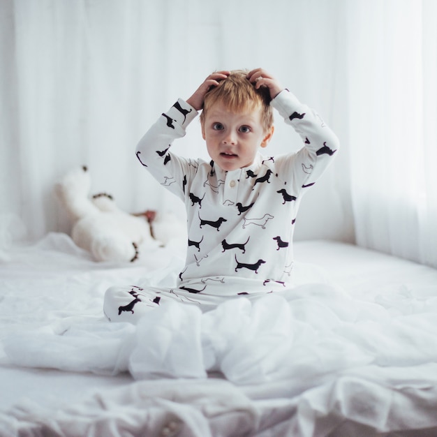 Niño en pijama