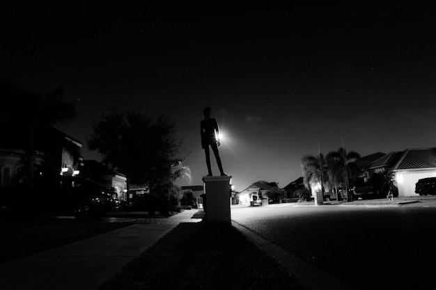 Niño, posición, buzón, noche