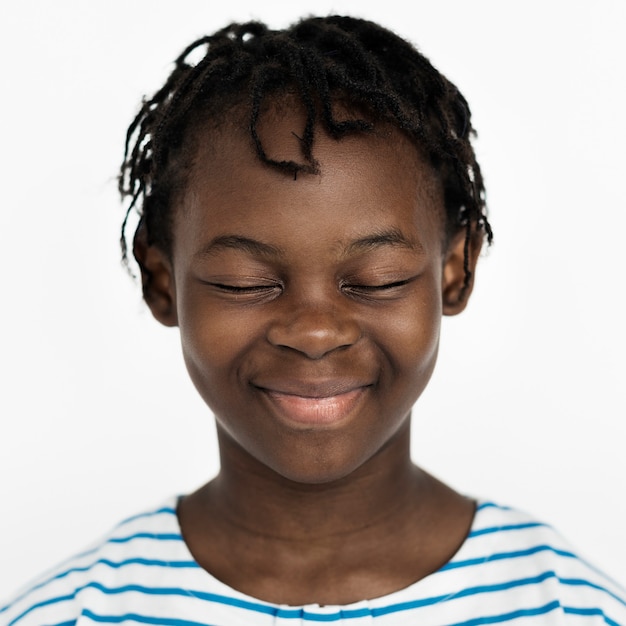 Niño Worldface-Congoleño en un fondo blanco.