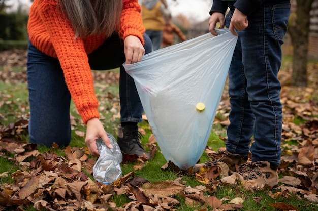 Foto gratuita los niños aprenden sobre el medio ambiente.