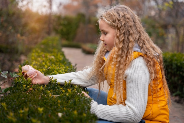 Foto gratuita los niños aprenden sobre el medio ambiente.