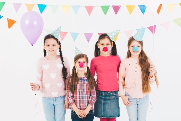 Niños celebrando un cumpleaños