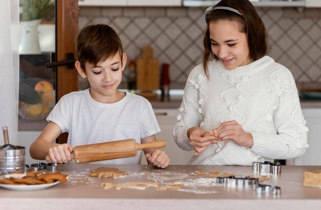 Niños en la cocina