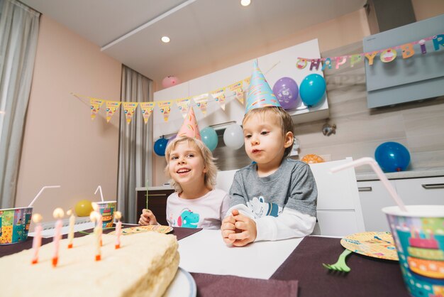 Niños en la fiesta de cumpleaños