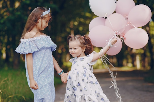 Niños con globos