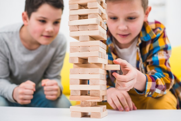 Niños jugando juntos