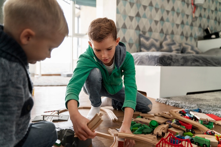 Foto gratuito niños jugando en su habitación.