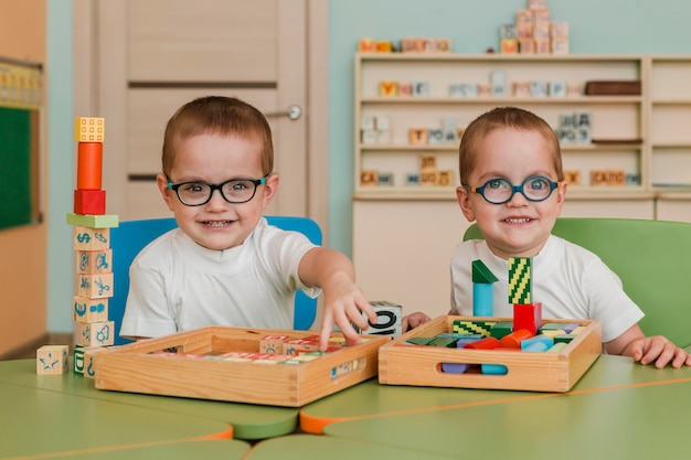 Foto gratuita niños jugando