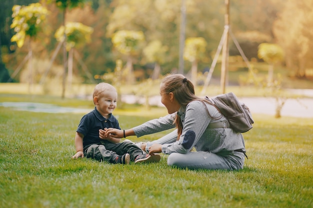 niños en un parque