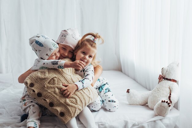 Niños en pijama