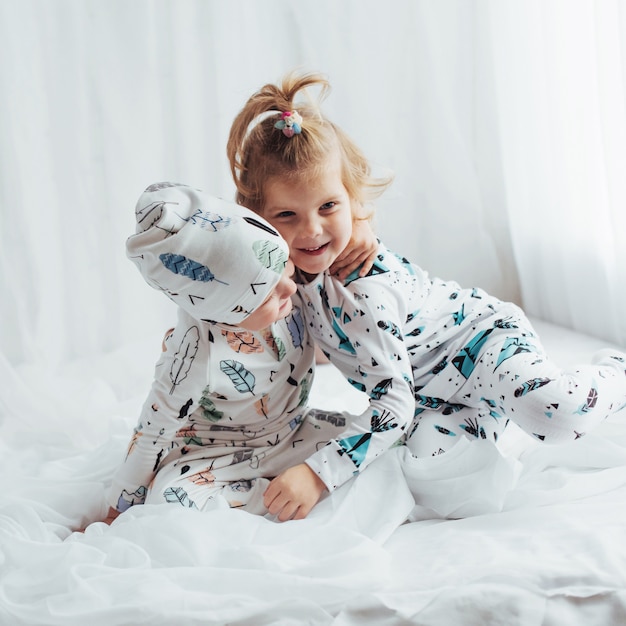 Niños en pijama