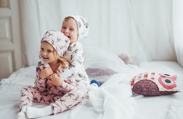 Niños en pijama