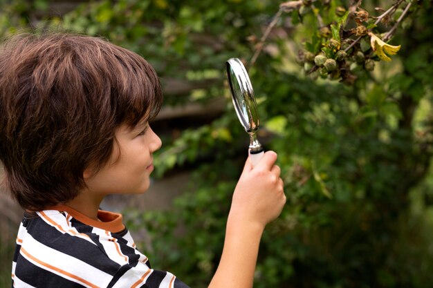 Niños en retiros rurales divirtiéndose