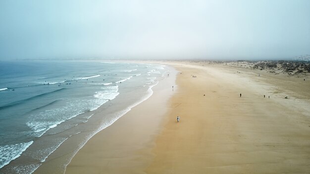 North Beach y el océano en Nazare Portugal