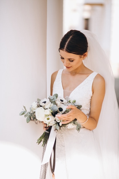 Foto gratuita novia en el día de su boda