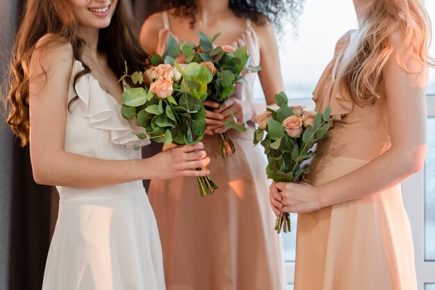 Novia del equipo celebrando antes de la boda