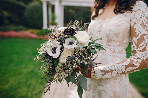 Foto gratuita novia con mehendi