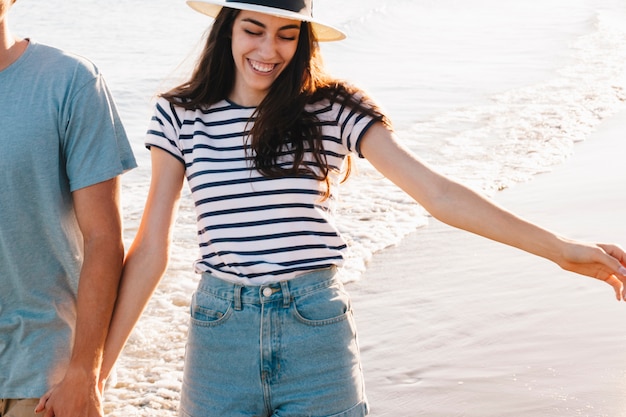 Foto gratuita novia por la playa