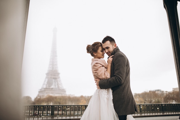 Foto gratuita novios en francia