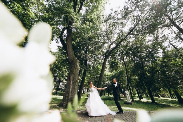 Novios en su boda